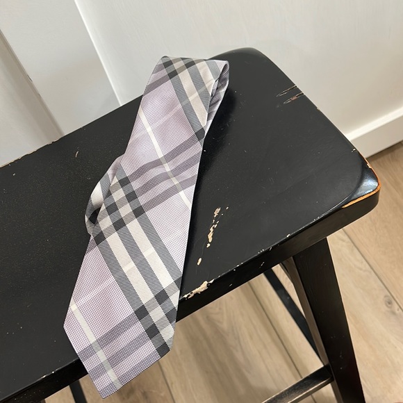 Burberry Tie - 100% Silk - Picture 1 of 7
